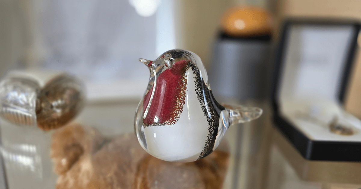 A Robin red breast ashes memorial
